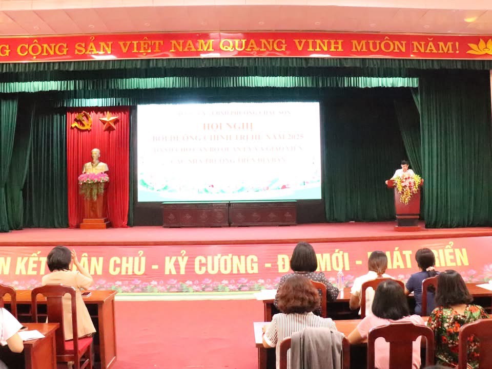 Đảng ủy phường Châu Sơn, tỉnh Ninh Bình tổ chức lớp bồi dướng chính trị hè năm 2025 cho đội ngũ cán bộ quản lý, giáo viên các trường Mầm non, Tiểu học, THCS trên địa bàn phường 