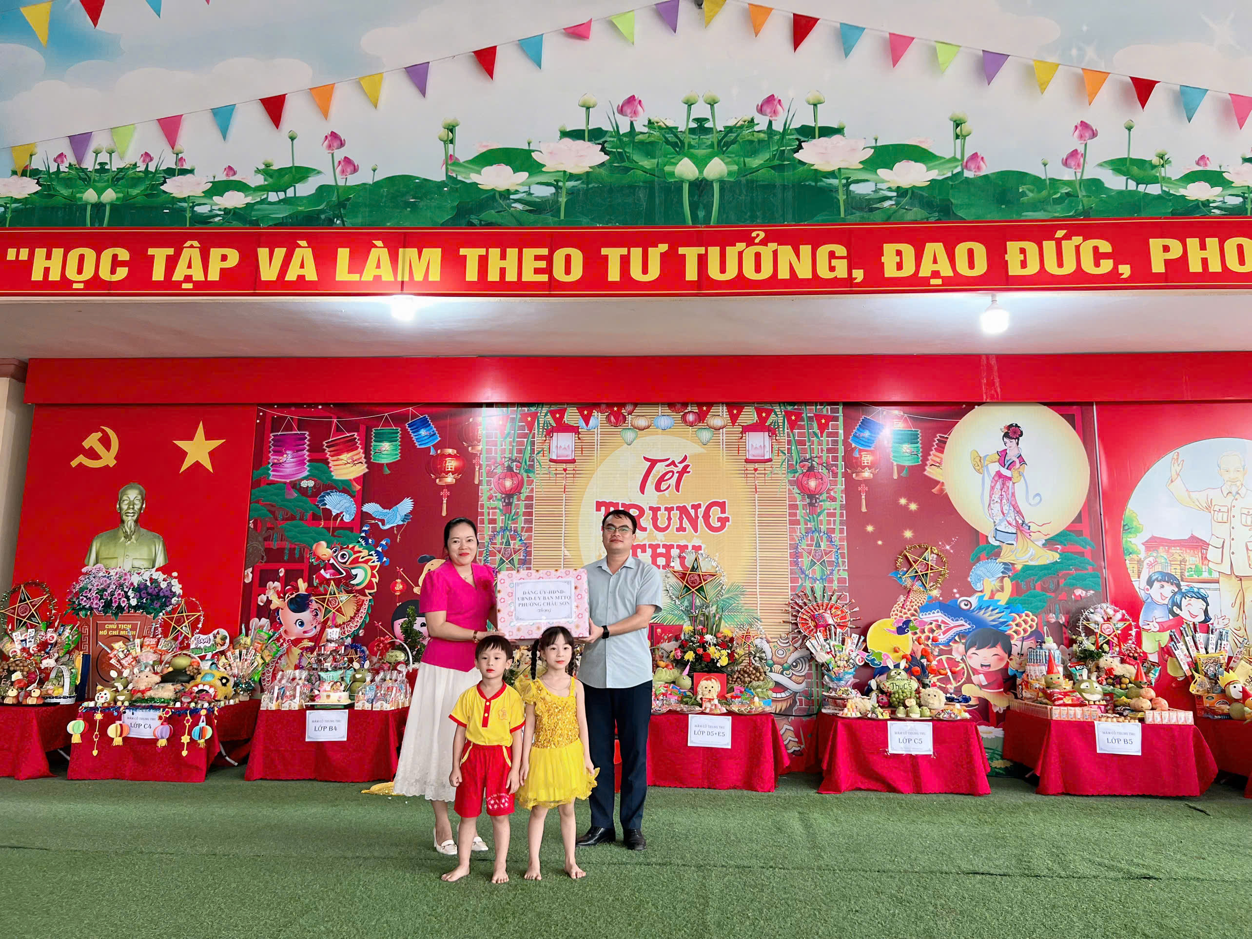 Lãnh đạo UBND phường Châu Sơn dự và chúc mừng tết trung thu tại trường Mầm non Kiện Khê