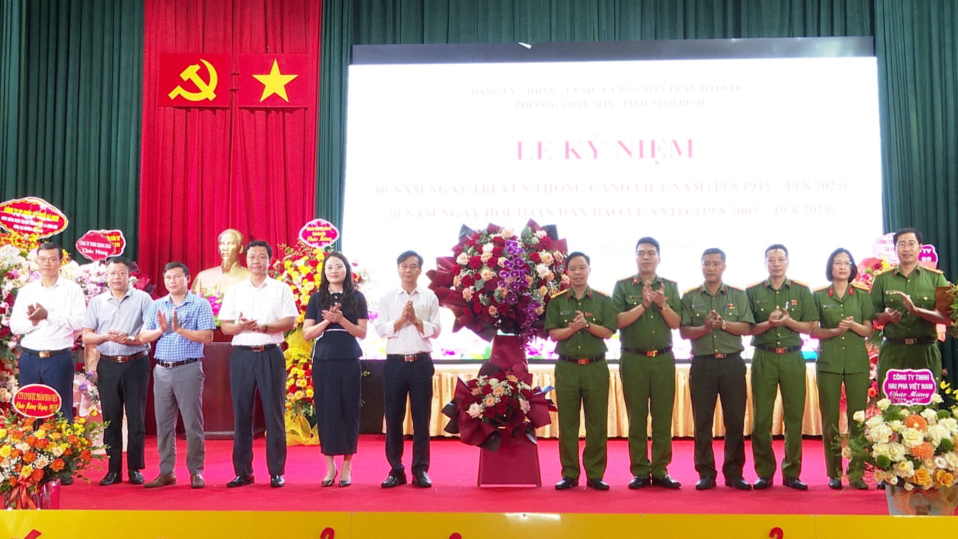 Sáng ngày 16/8/2025, phường Châu Sơn, tỉnh Ninh Bình long trọng tổ chức Lễ kỷ niệm 80 năm Ngày truyền thống CAND Việt Nam (19/8/1945 - 19/8/2025) và 20 năm Ngày hội Toàn dân bảo vệ an ninh Tổ quốc (19/8/2005 - 19/8/2025).