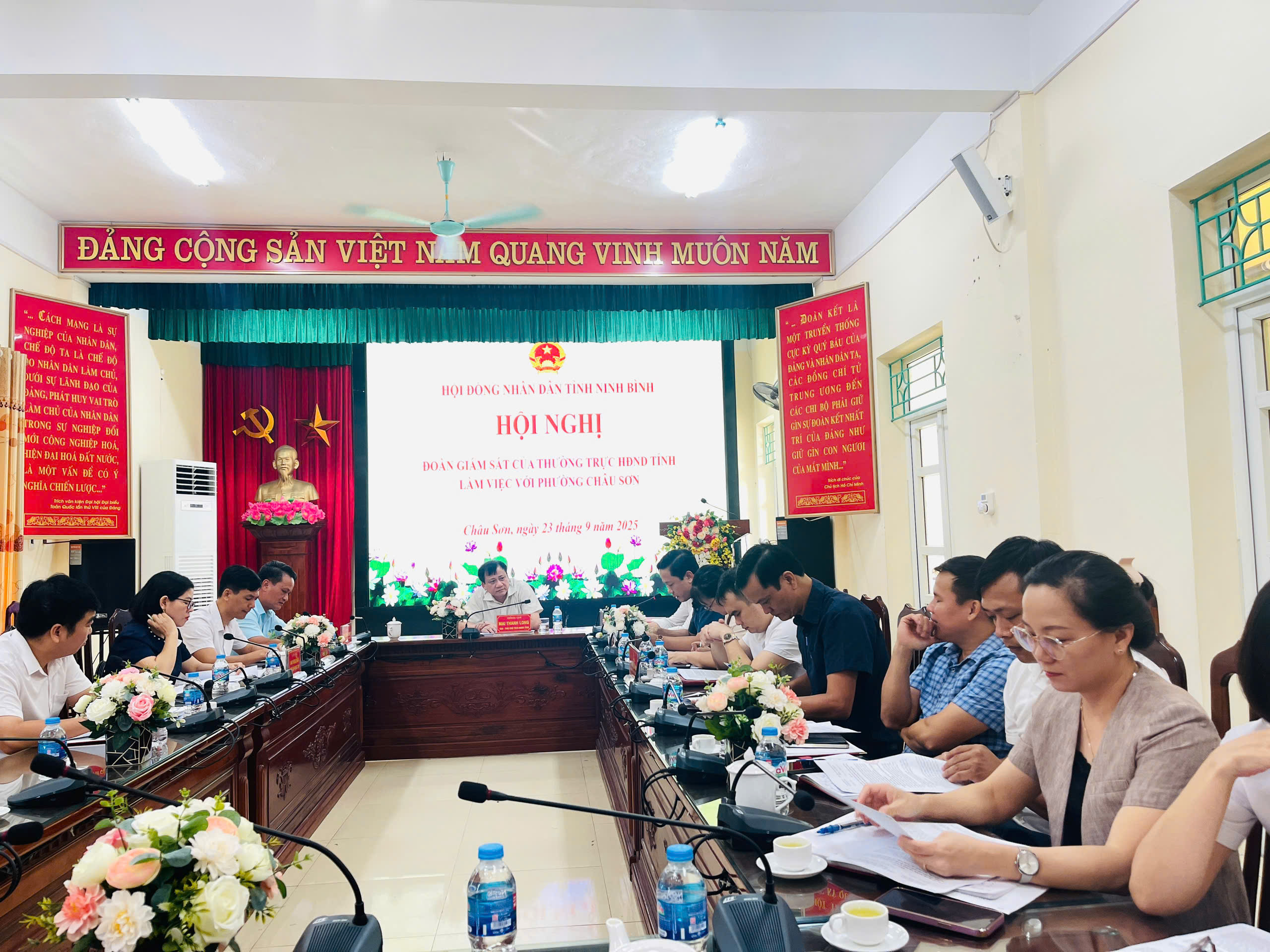 Đoàn Giám sát của HĐND tỉnh Ninh Bình làm việc với phường Châu Sơn