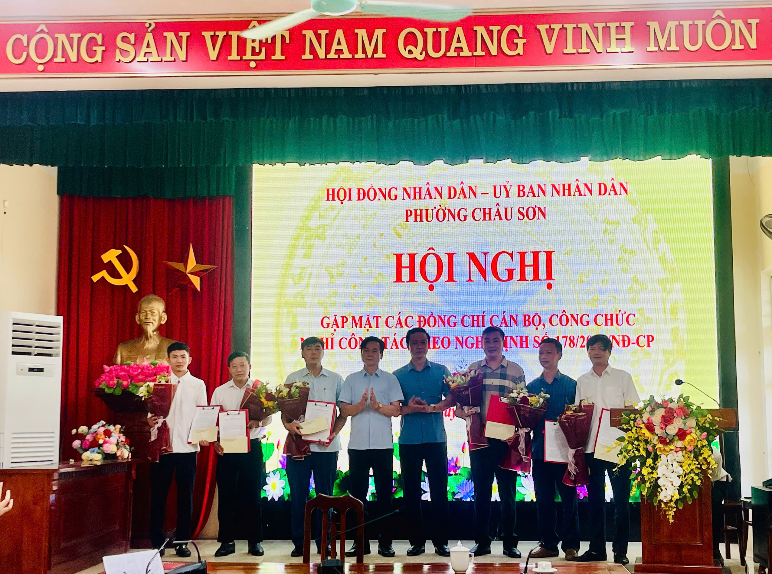 Đảng ủy, HĐND, UBND phường Châu Sơn tổ chức Hội nghị gặp mặt các đồng chí cán bộ, công chức nghỉ công tác theo Nghị định 178/NĐ-CP của Chính phủ 